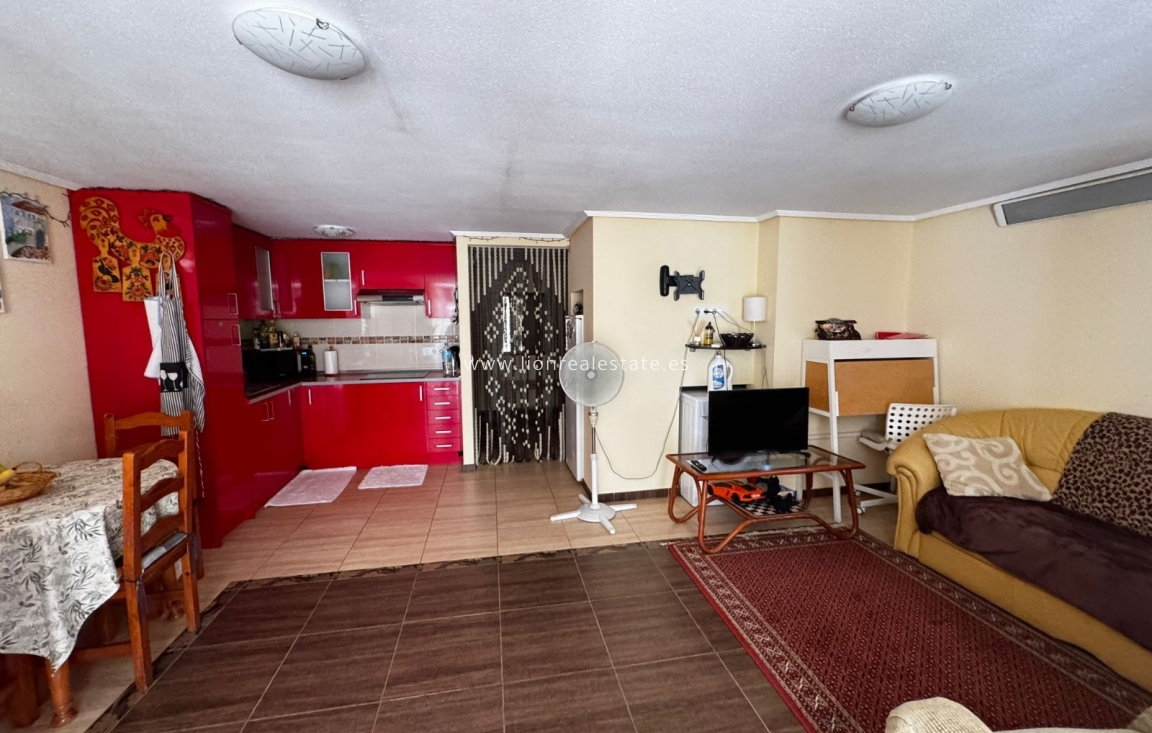 Alquiler a largo plazo - Triplex - Punta Prima