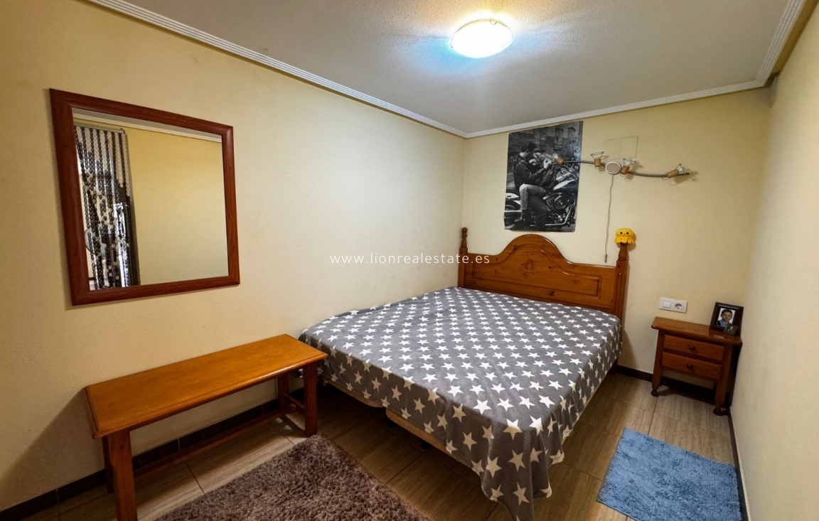 Alquiler a largo plazo - Triplex - Punta Prima