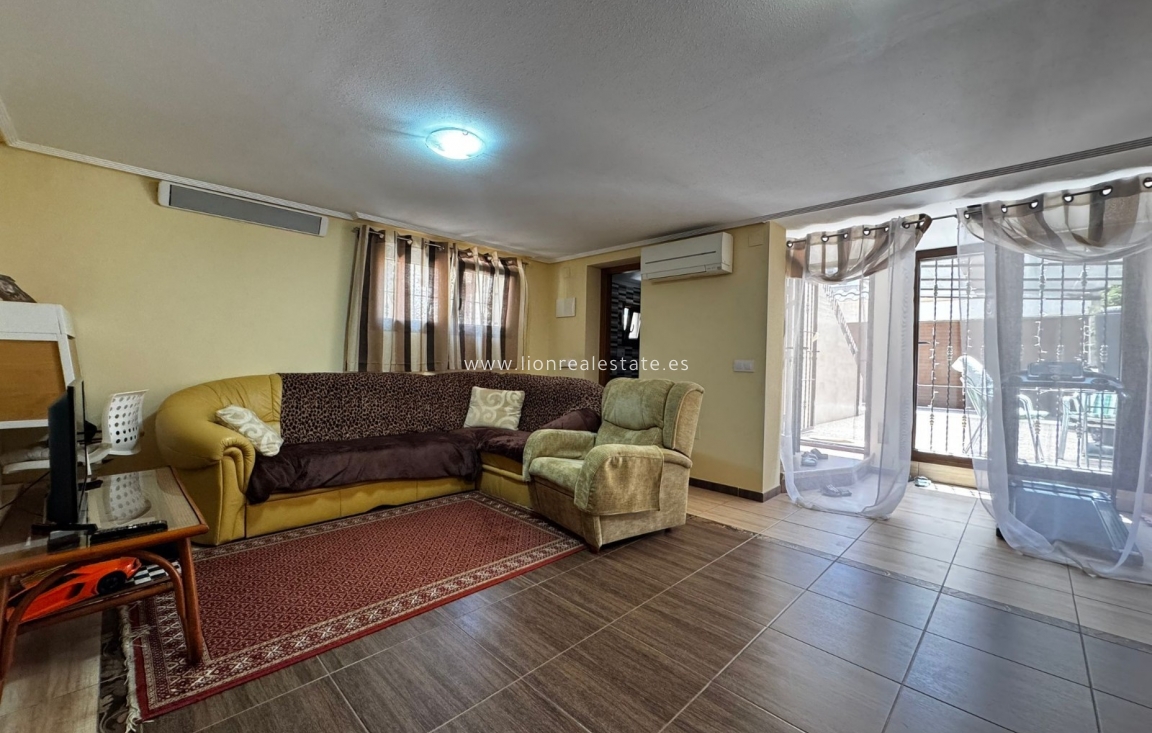 Alquiler a largo plazo - Triplex - Punta Prima