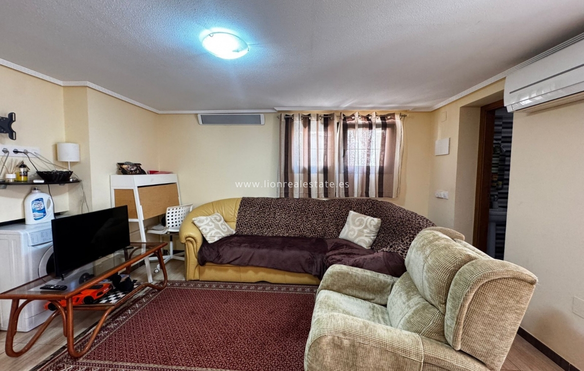 Alquiler a largo plazo - Triplex - Punta Prima