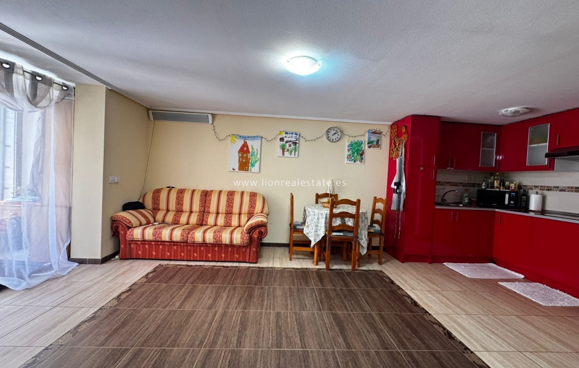 Alquiler a largo plazo - Triplex - Punta Prima