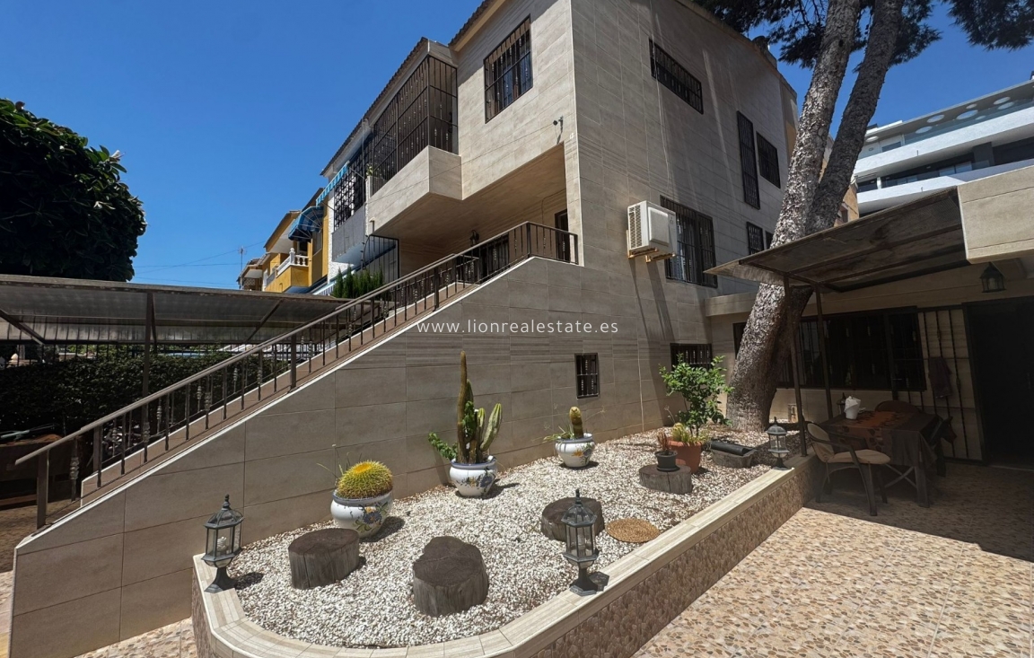 Alquiler a largo plazo - Triplex - Punta Prima