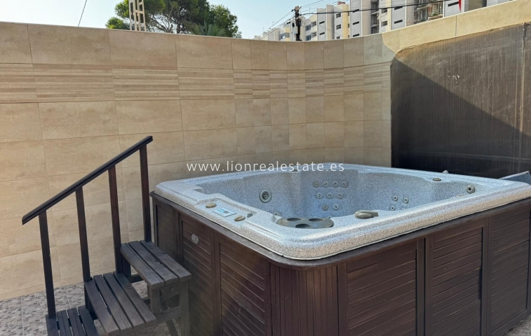 Alquiler a largo plazo - Triplex - Punta Prima