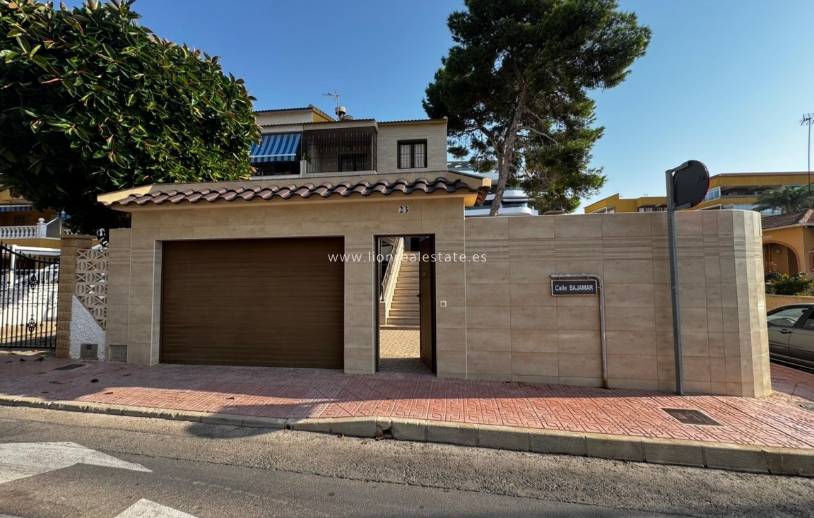 Alquiler a largo plazo - Triplex - Punta Prima