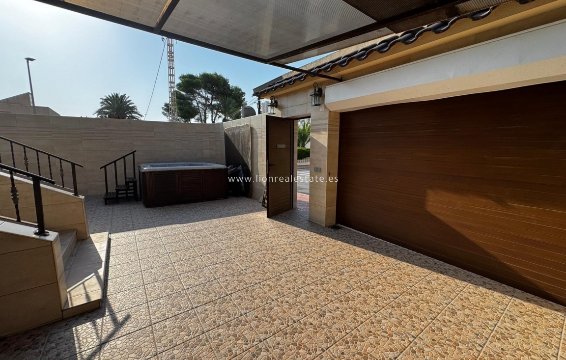 Alquiler a largo plazo - Triplex - Punta Prima