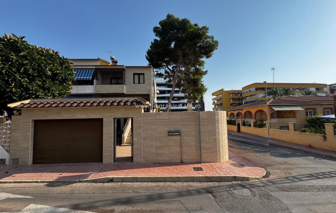 Alquiler a largo plazo - Triplex - Punta Prima