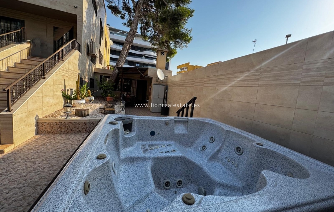 Alquiler a largo plazo - Triplex - Punta Prima