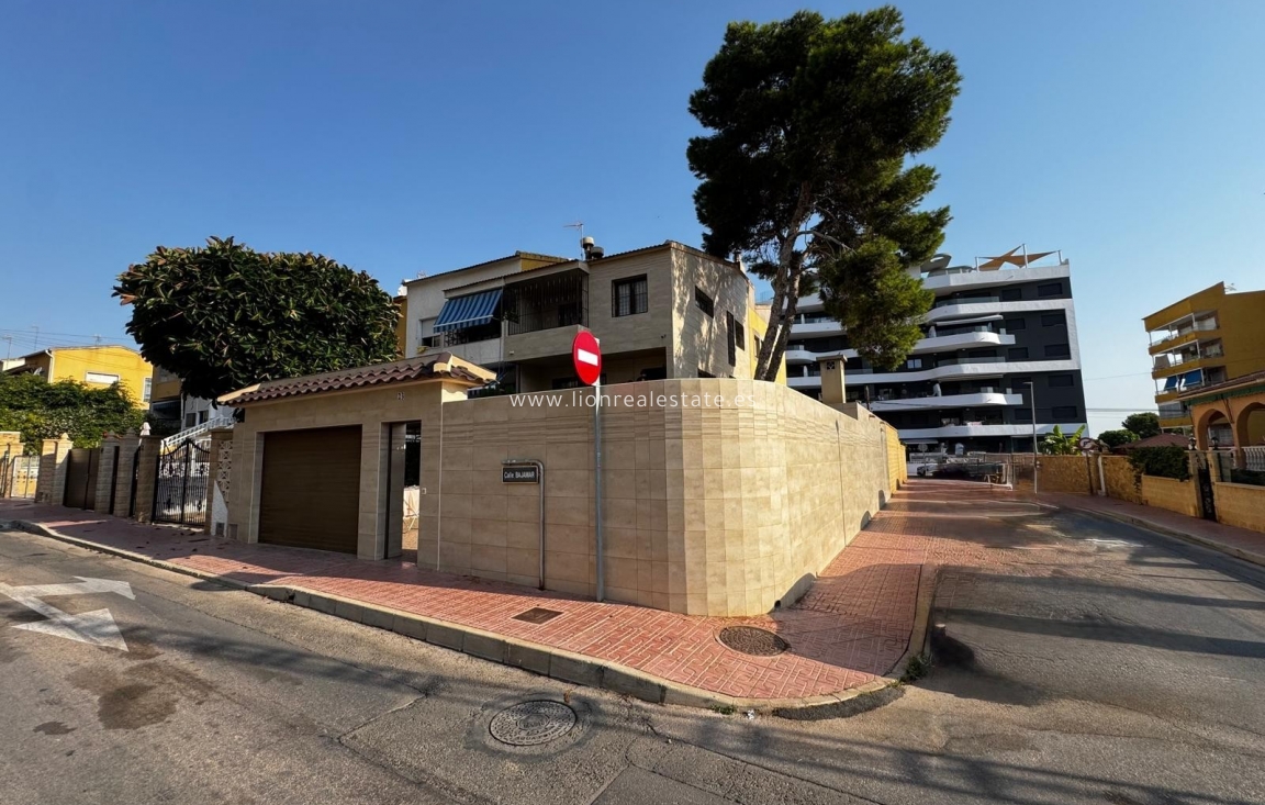 Alquiler a largo plazo - Triplex - Punta Prima