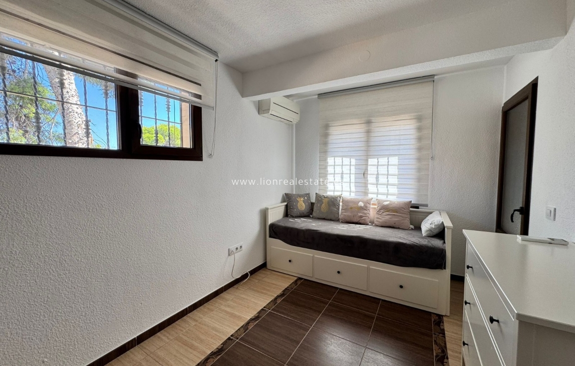 Alquiler a largo plazo - Triplex - Punta Prima