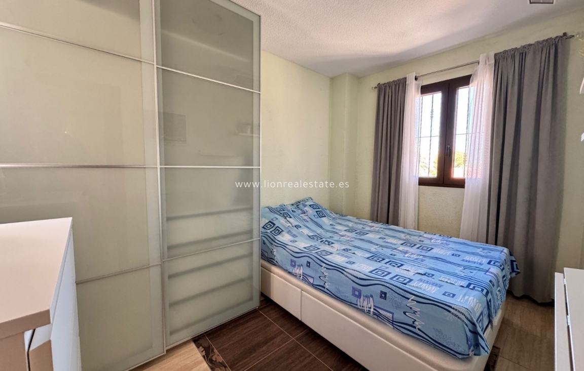 Alquiler a largo plazo - Triplex - Punta Prima