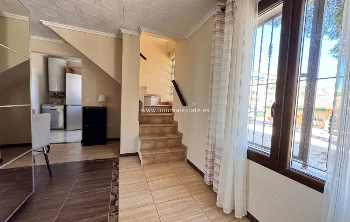 Alquiler a largo plazo - Triplex - Punta Prima