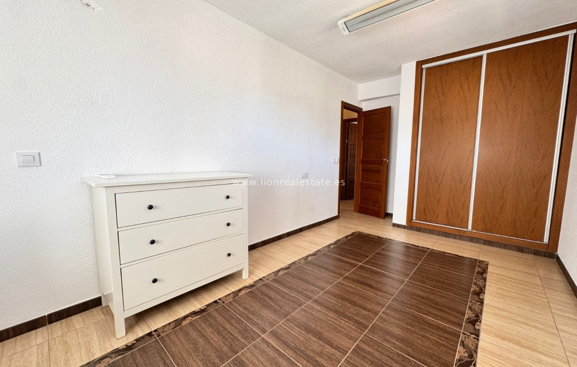 Alquiler a largo plazo - Triplex - Punta Prima