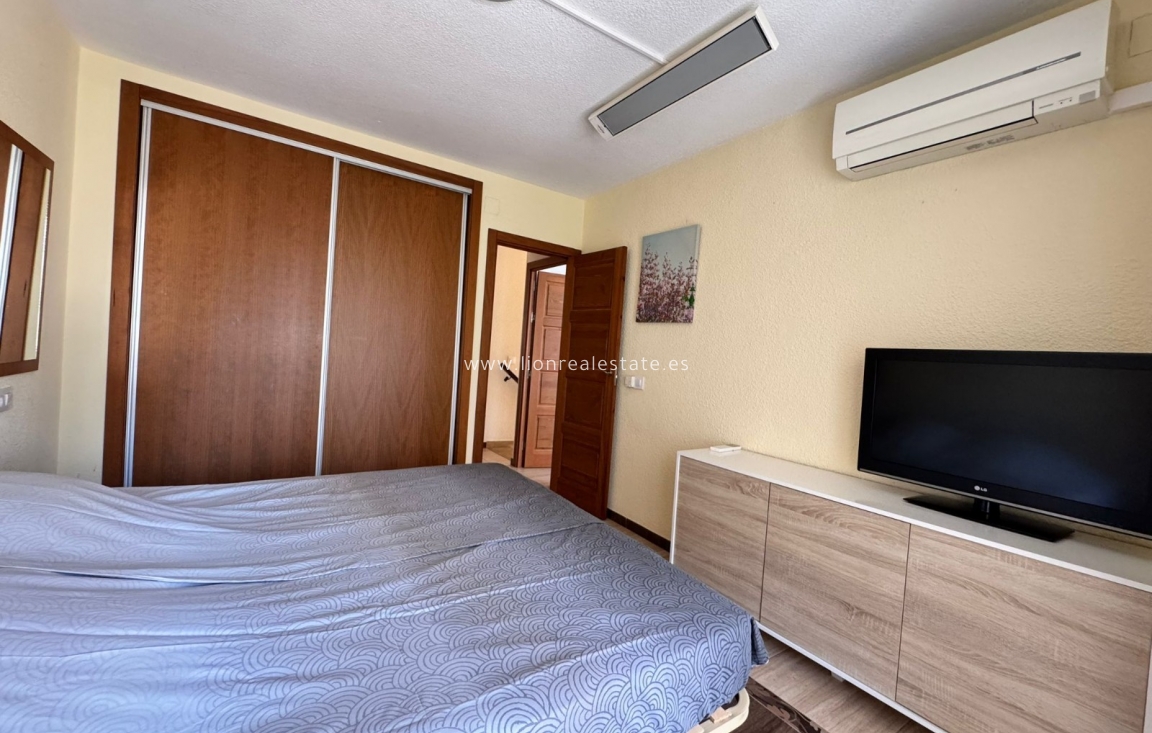 Alquiler a largo plazo - Triplex - Punta Prima