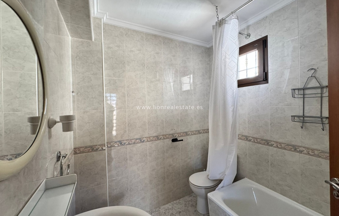 Alquiler a largo plazo - Triplex - Punta Prima