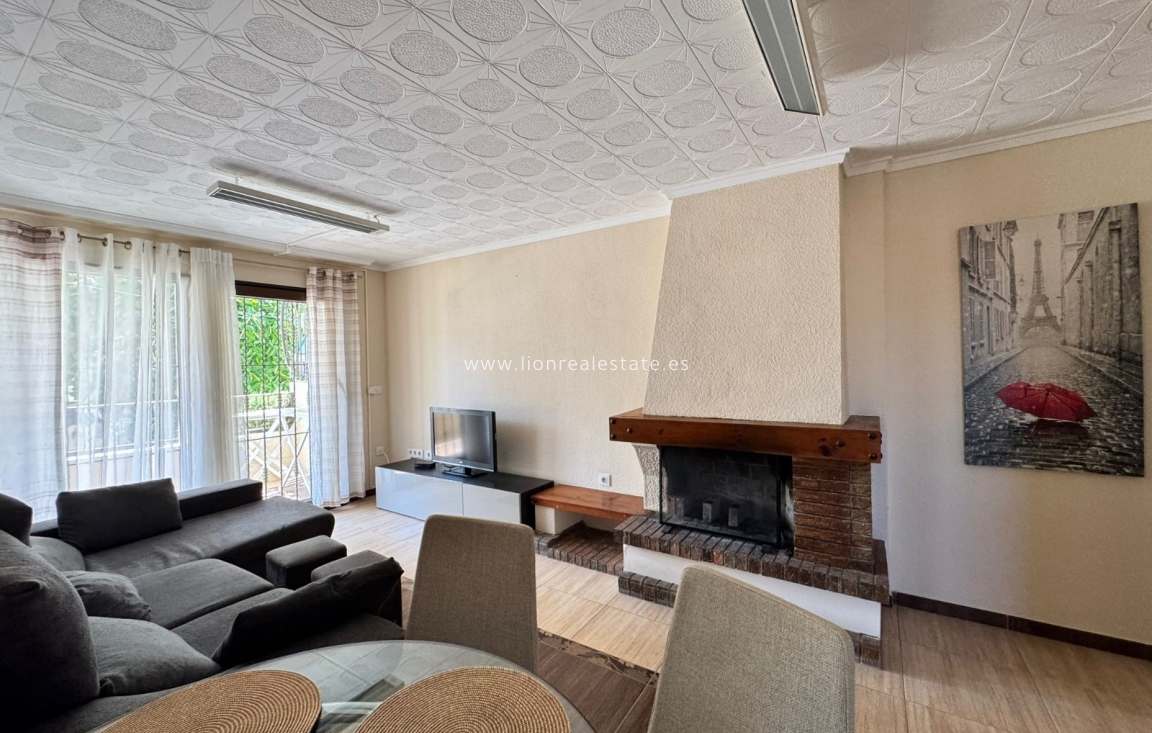 Alquiler a largo plazo - Triplex - Punta Prima