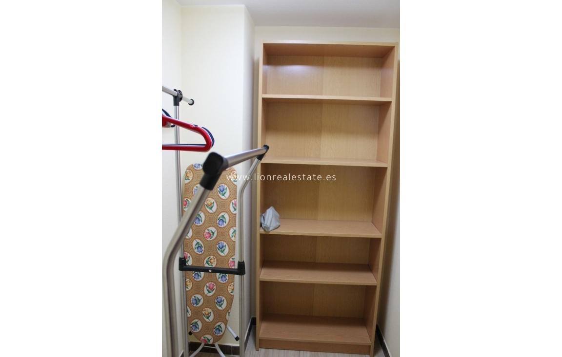 Alquiler a largo plazo - Triplex - Punta Prima