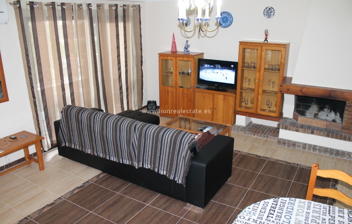 Alquiler a largo plazo - Triplex - Punta Prima