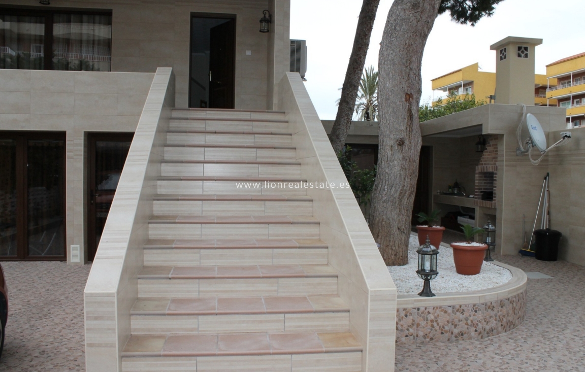 Alquiler a largo plazo - Triplex - Punta Prima