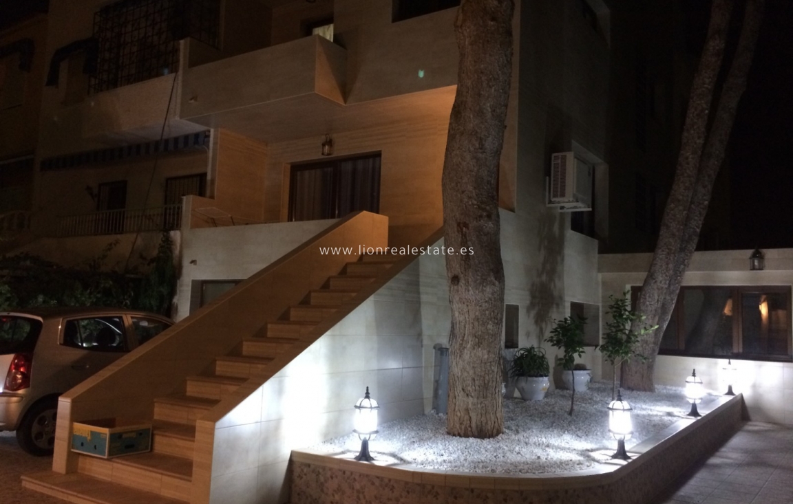 Alquiler a largo plazo - Triplex - Punta Prima