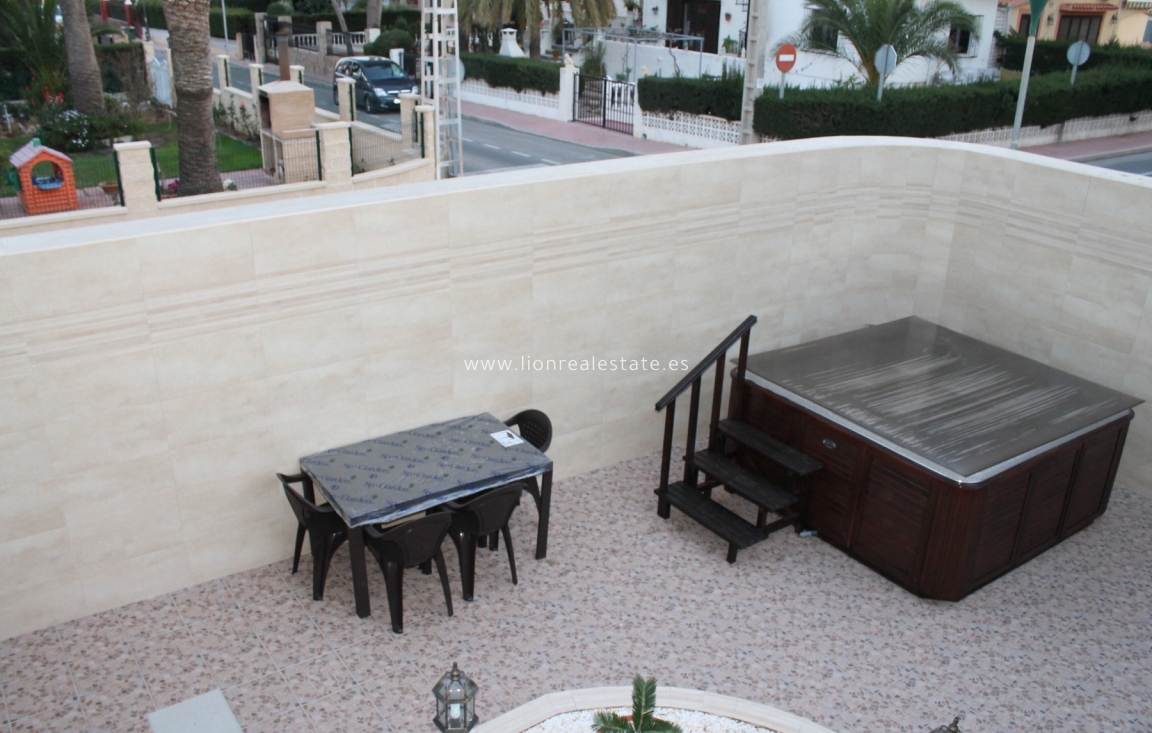 Alquiler a largo plazo - Triplex - Punta Prima