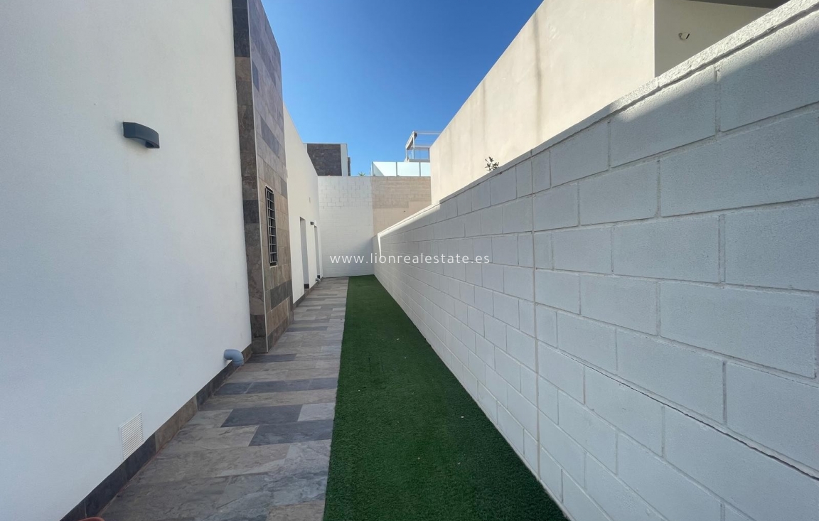 Alquiler a largo plazo - Villa - Orihuela Costa - Villamartín