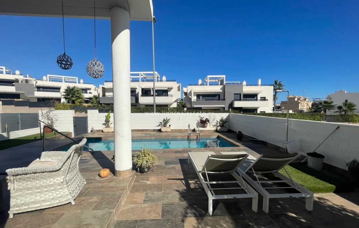 Alquiler a largo plazo - Villa - Orihuela Costa - Villamartín