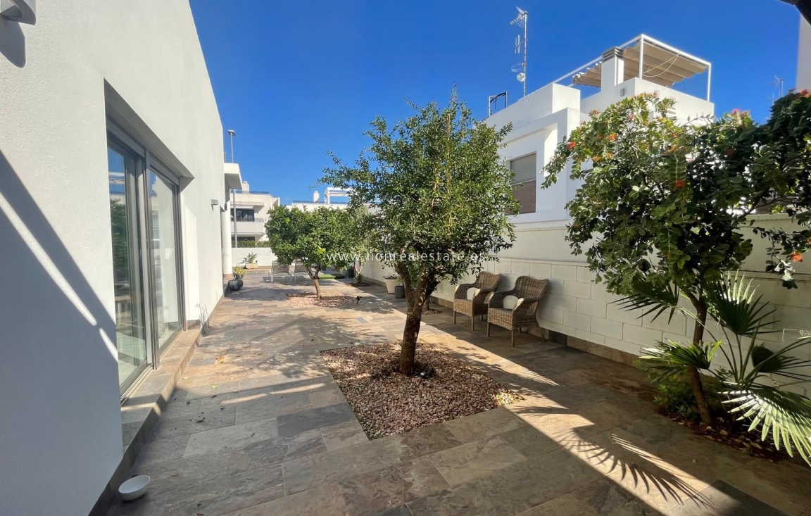 Alquiler a largo plazo - Villa - Orihuela Costa - Villamartín