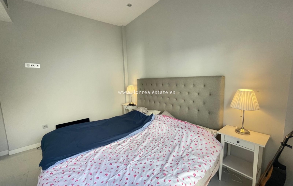 Alquiler a largo plazo - Villa - Orihuela Costa - Villamartín