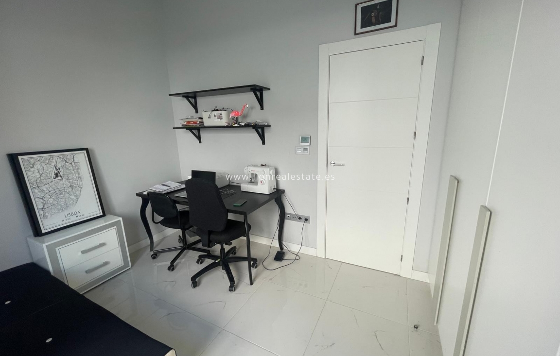 Alquiler a largo plazo - Villa - Orihuela Costa - Villamartín