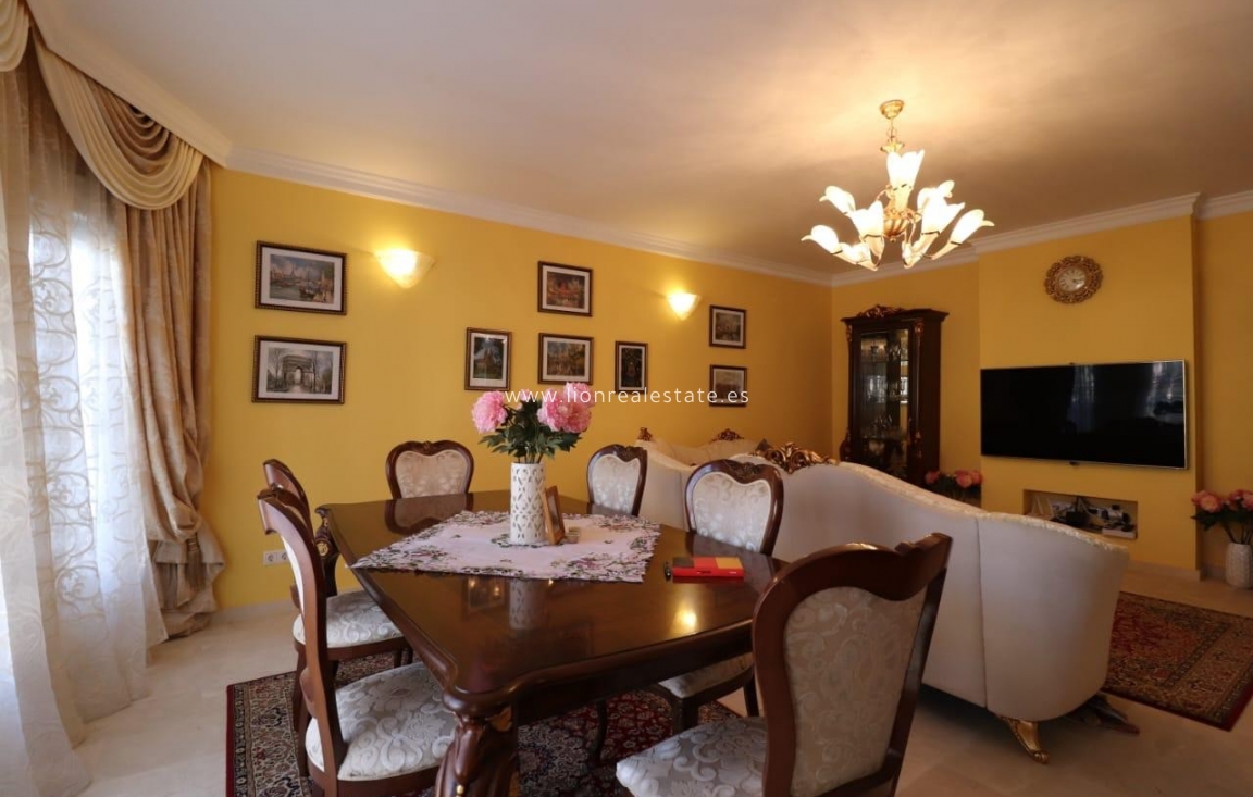 Alquiler a largo plazo - Villa - Punta Prima