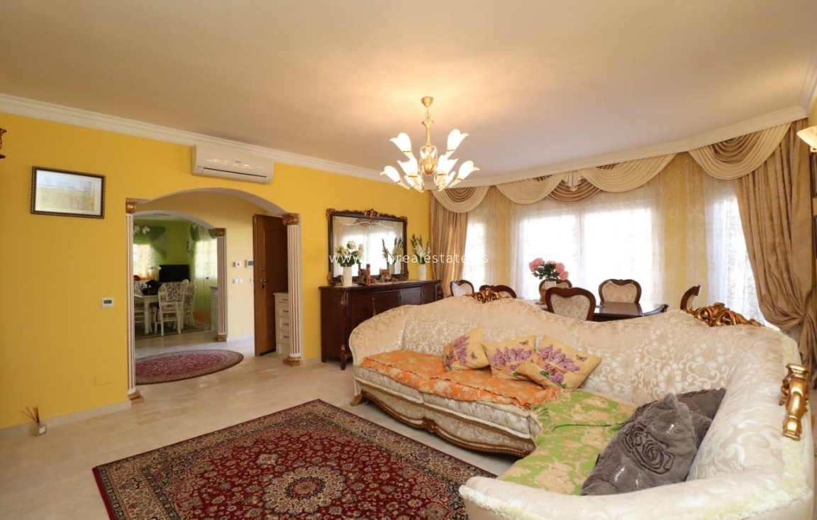 Alquiler a largo plazo - Villa - Punta Prima