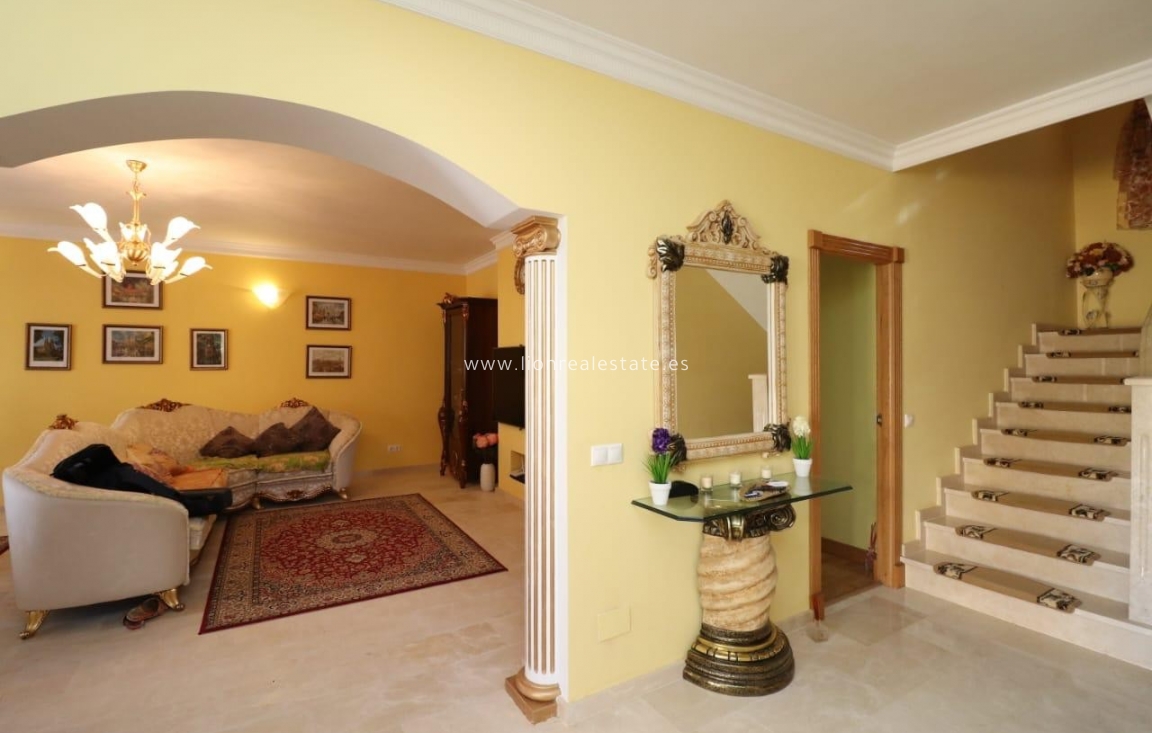 Alquiler a largo plazo - Villa - Punta Prima