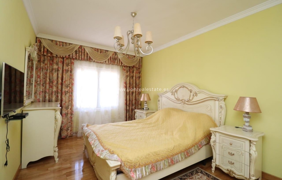 Alquiler a largo plazo - Villa - Punta Prima