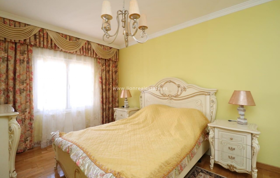 Alquiler a largo plazo - Villa - Punta Prima