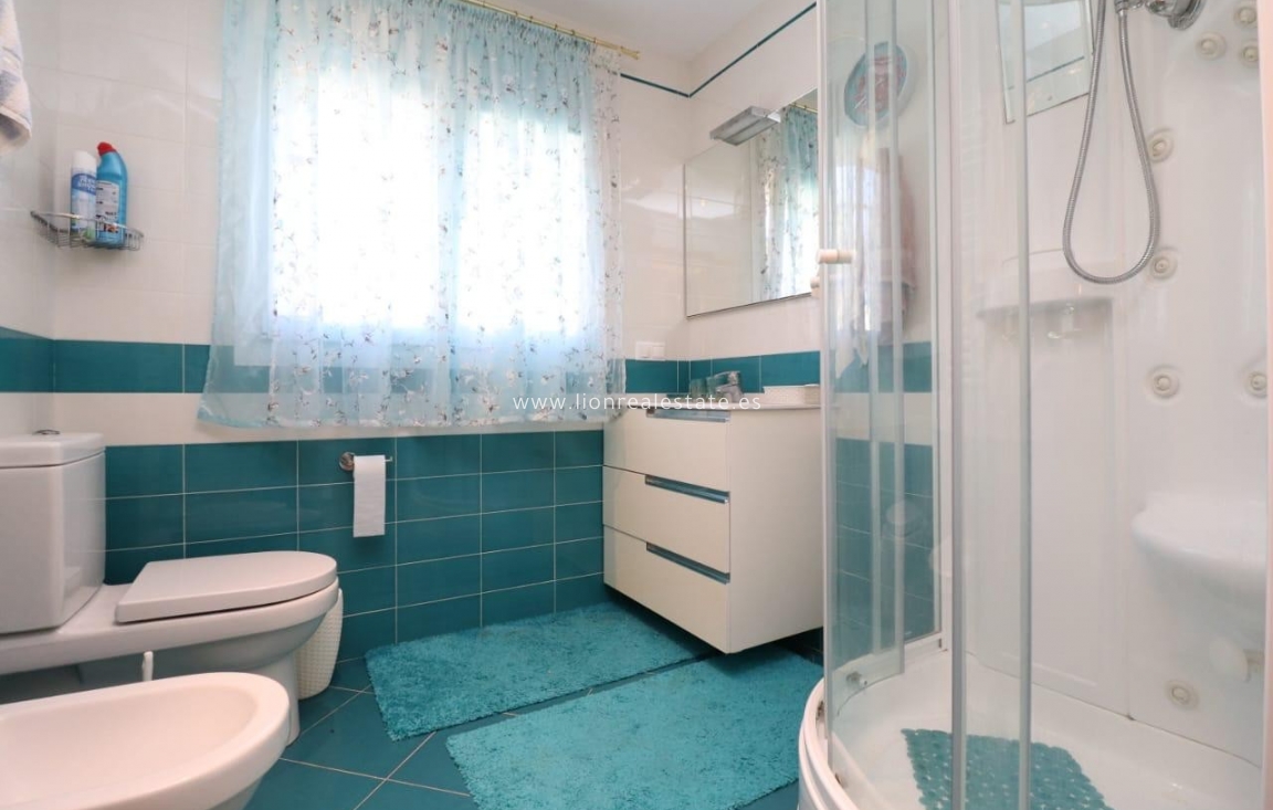 Alquiler a largo plazo - Villa - Punta Prima