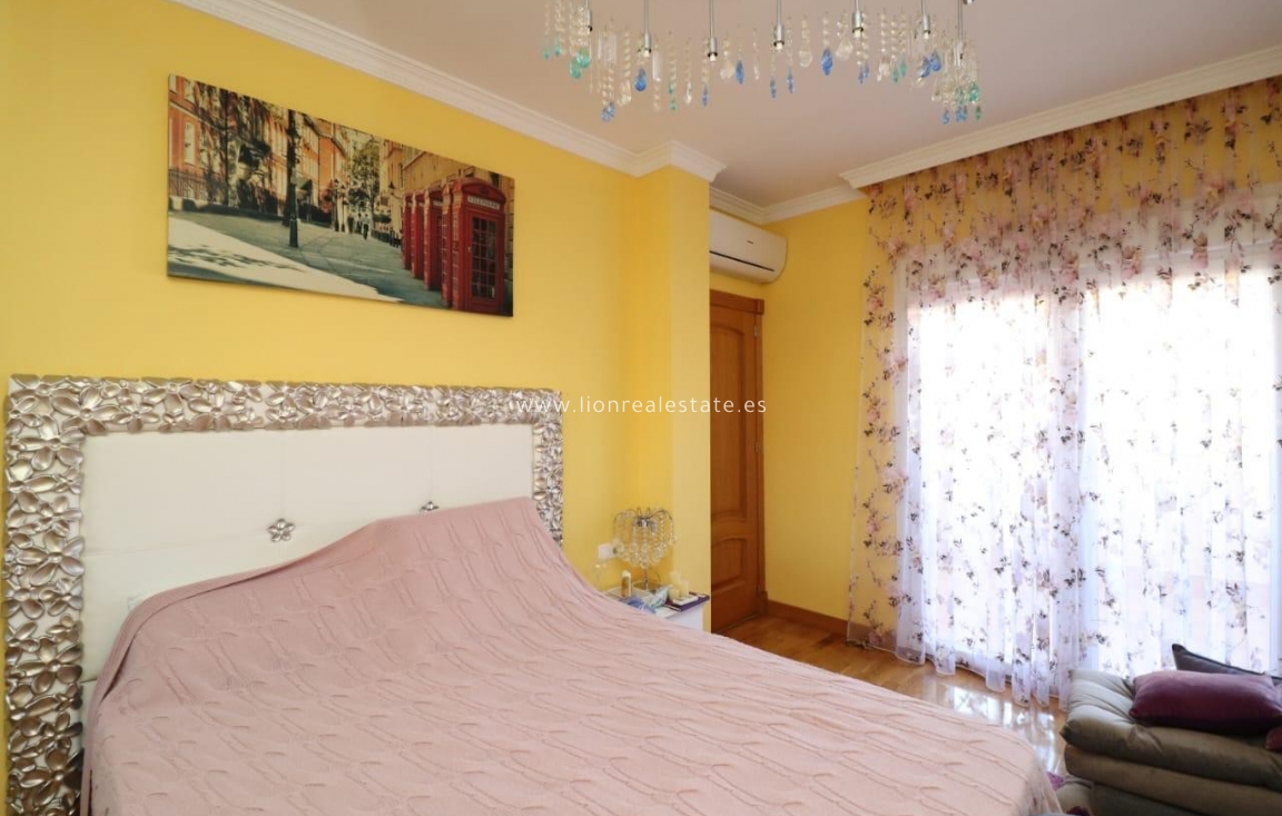 Alquiler a largo plazo - Villa - Punta Prima