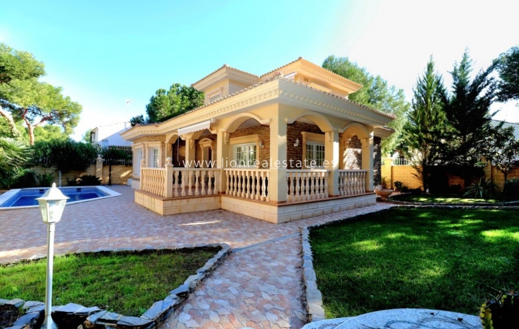 Alquiler a largo plazo - Villa - Punta Prima