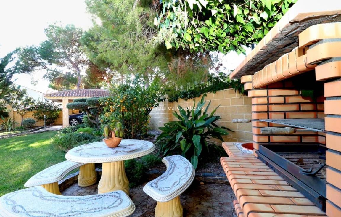 Alquiler a largo plazo - Villa - Punta Prima