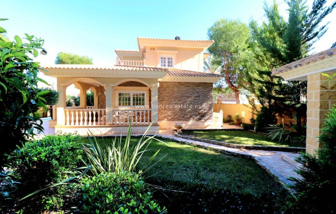 Alquiler a largo plazo - Villa - Punta Prima