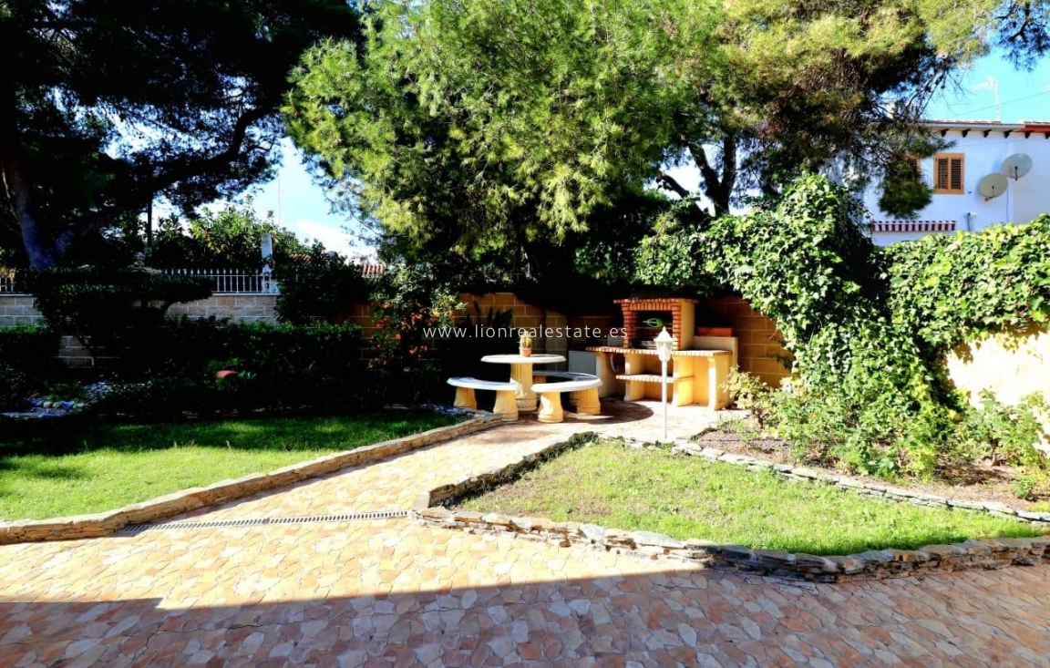 Alquiler a largo plazo - Villa - Punta Prima