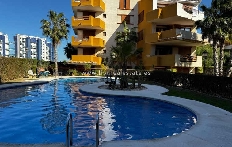 Apartamento / piso - Alquiler a largo plazo - Punta Prima - Punta Prima