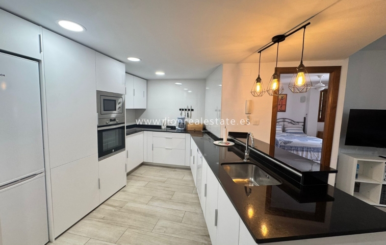 Apartamento / piso - Alquiler a largo plazo - Punta Prima - Punta Prima