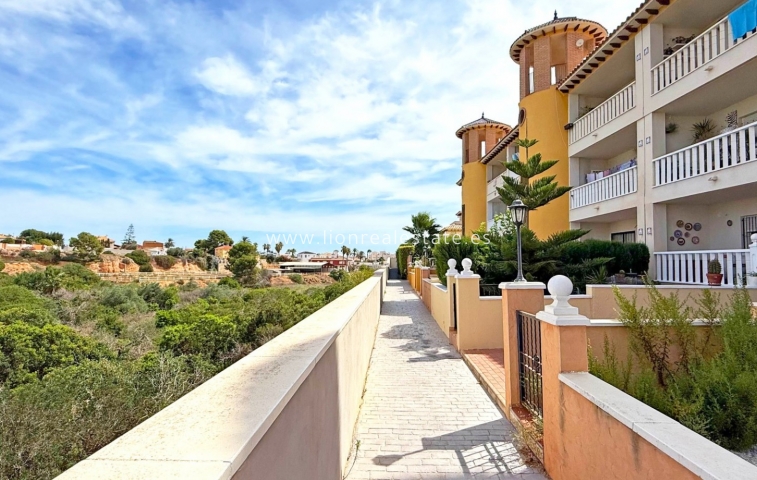 Apartment / flat - Resale - Orihuela Costa - MOVR-38630