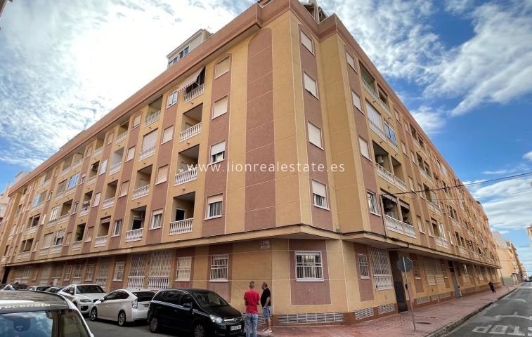 Apartment / flat - Resale - Torrevieja - Centro