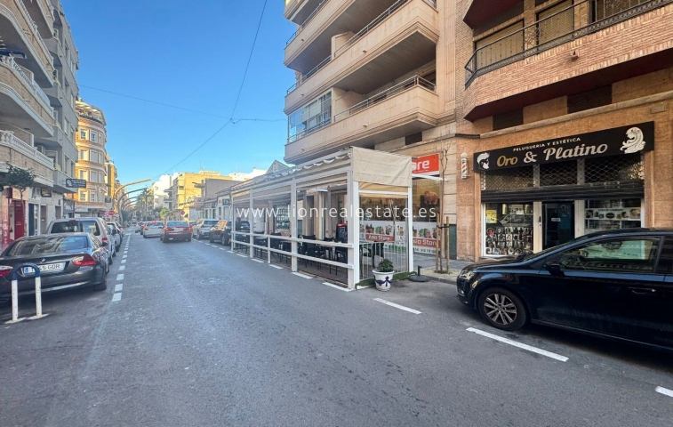 Commercial Unit - Перепродажа - Torrevieja - US-98318