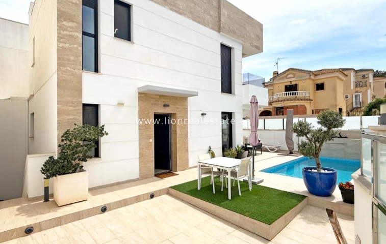 Detached Villa - Перепродажа - Orihuela Costa - Villamartín