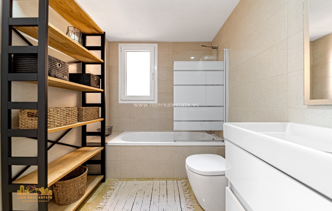 Долгосрочная аренда - Квартира / квартира - Punta Prima