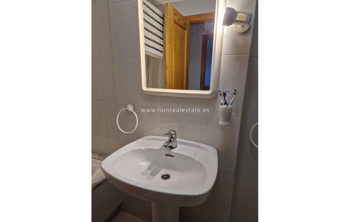 Долгосрочная аренда - Квартира / квартира - Torrevieja - Acequion