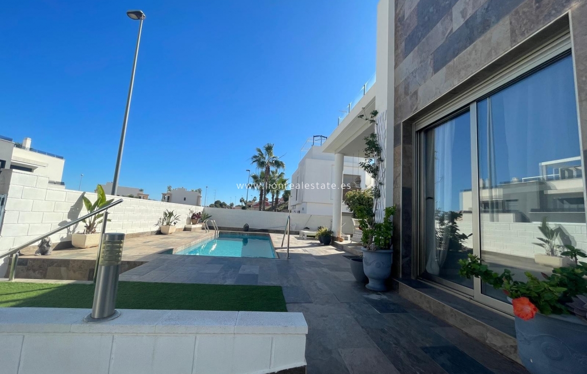 Долгосрочная аренда - Villa - Orihuela Costa - Villamartín