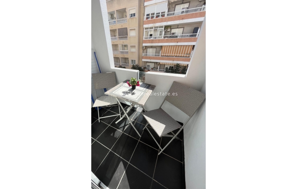 Long Term Rental - Apartment / flat - Torrevieja - Centro